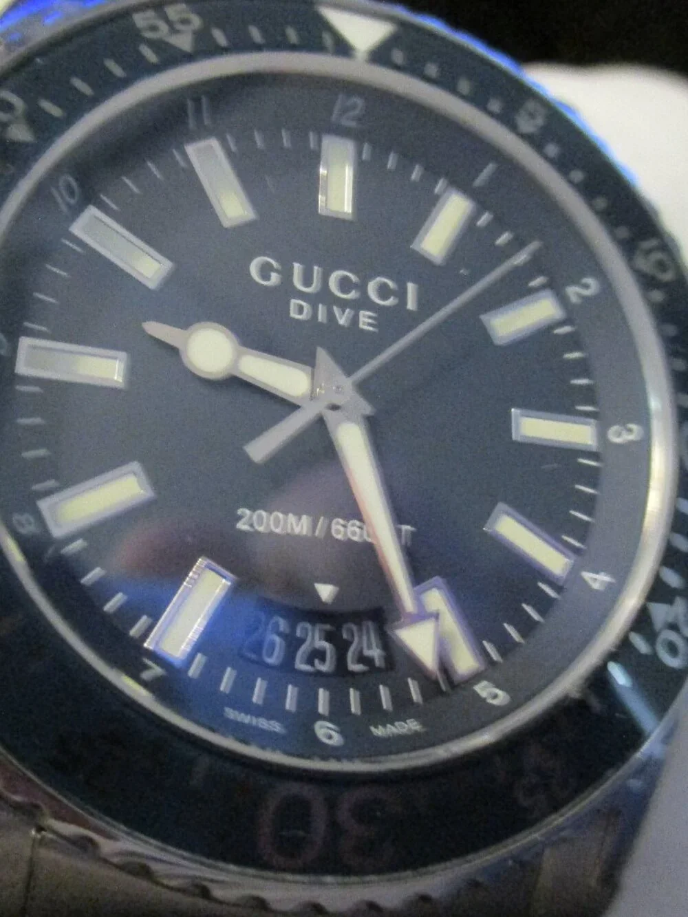 GUCCI Dive Date Black Dial Men's Watch 136.2/YA136203